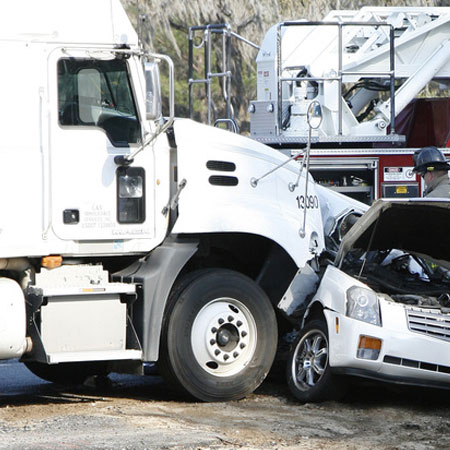 Accidentes de camiones | Abogado Javier Marcos | 713.999.4444