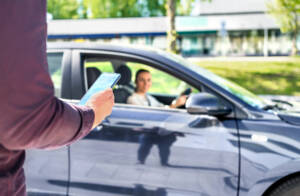 Imagen de un servicio de viajes compartidos como Uber o Lyft