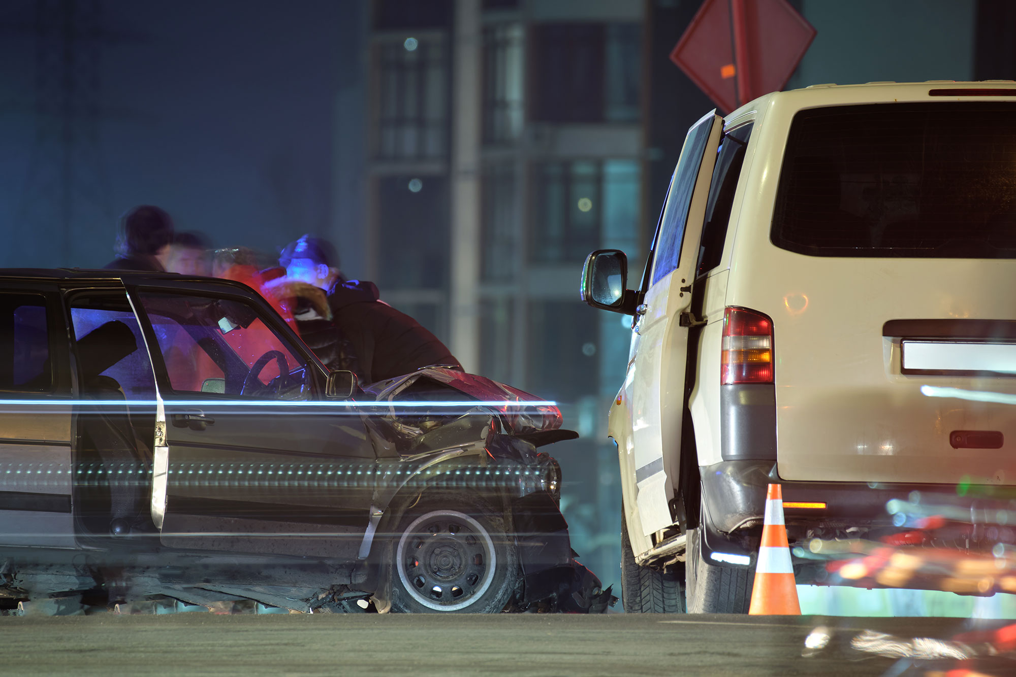 Entendiendo las Compañías de Seguros de Auto: Por Qué Necesita un Abogado de Lesiones Personales Experimentado Después de un Accidente Grave