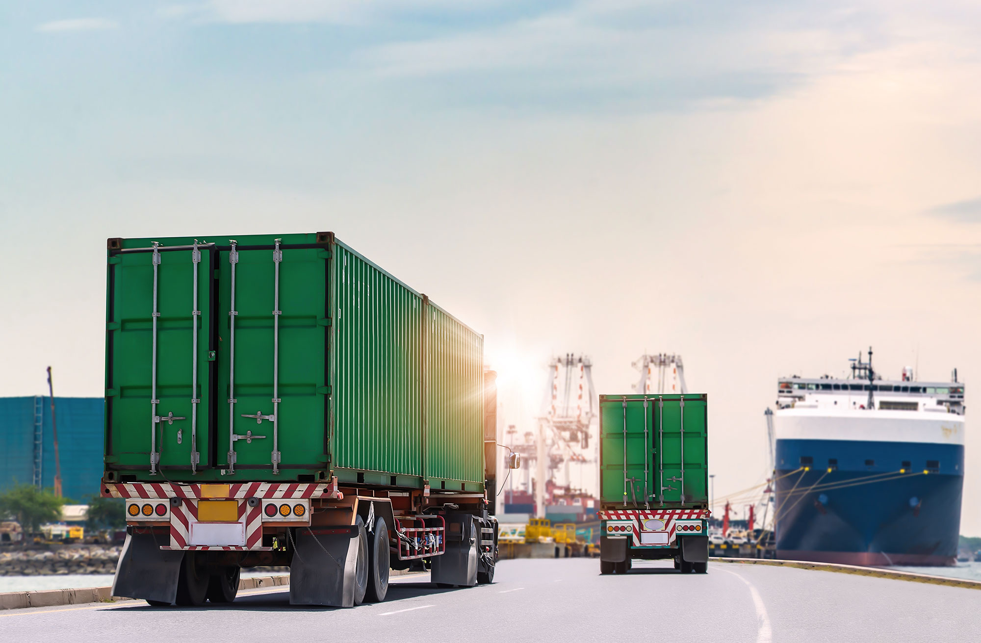 Accidentes de Camiones en el Puerto de Houston: Guía Legal Completa para el Conductor Hispano y las Familias