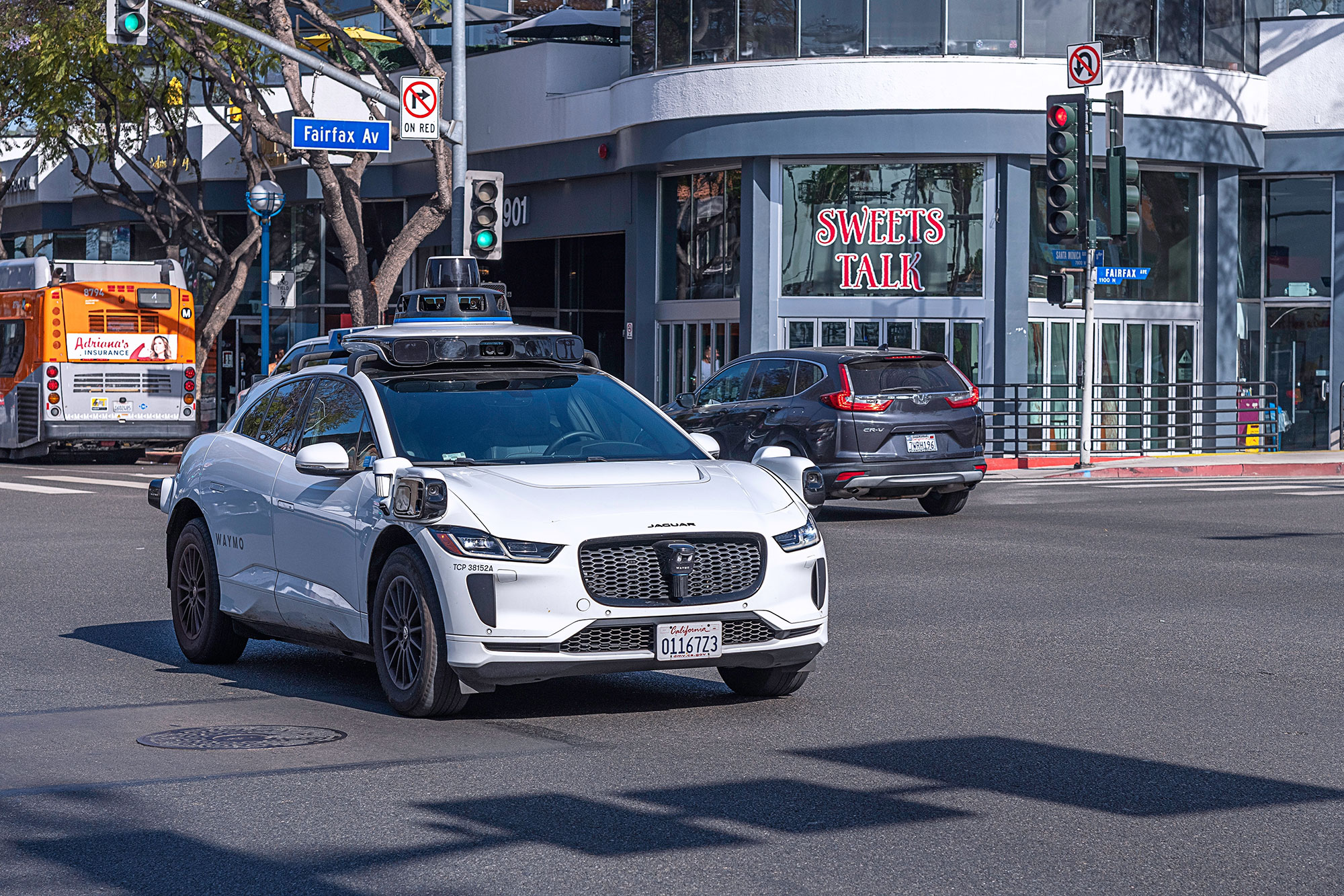 Los “conductores fantasma” de Houston: ¿quién es responsable de los accidentes de vehículos autónomos en la I-45 y la 610?
